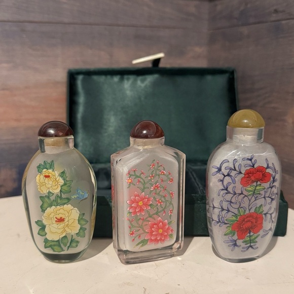 Vintage Set Li Bien Chinese Bottles, Floral Reverse Painted Glass -  Set of 3 - Picture 1 of 9